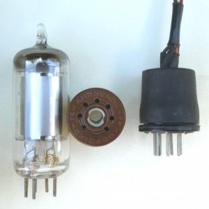 Miniatur Sockel  Anschluss - 1.JPG