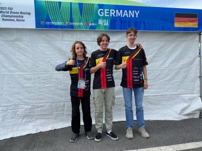 Das FPV-Nationalteam (v.l.) Arvin Schröder, Felix Strohmeier und Emil Klehr.jpg