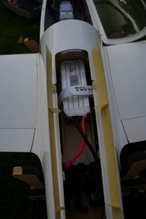 Rear hatch with LiPo Akku installed.jpg